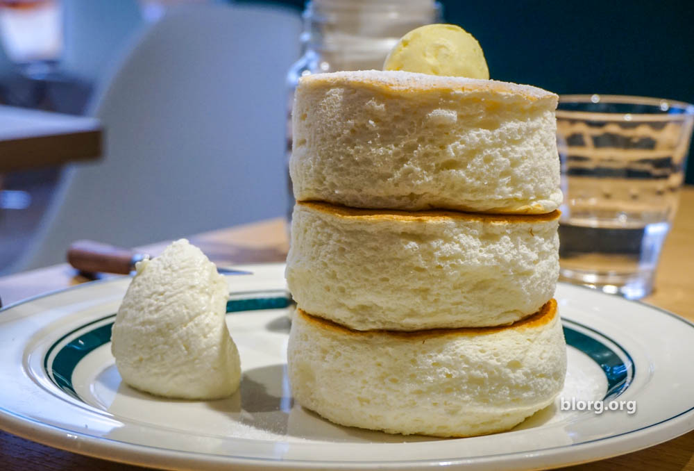 Cafe & Pancake Gram: Super Fluffy Pancakes in Japan