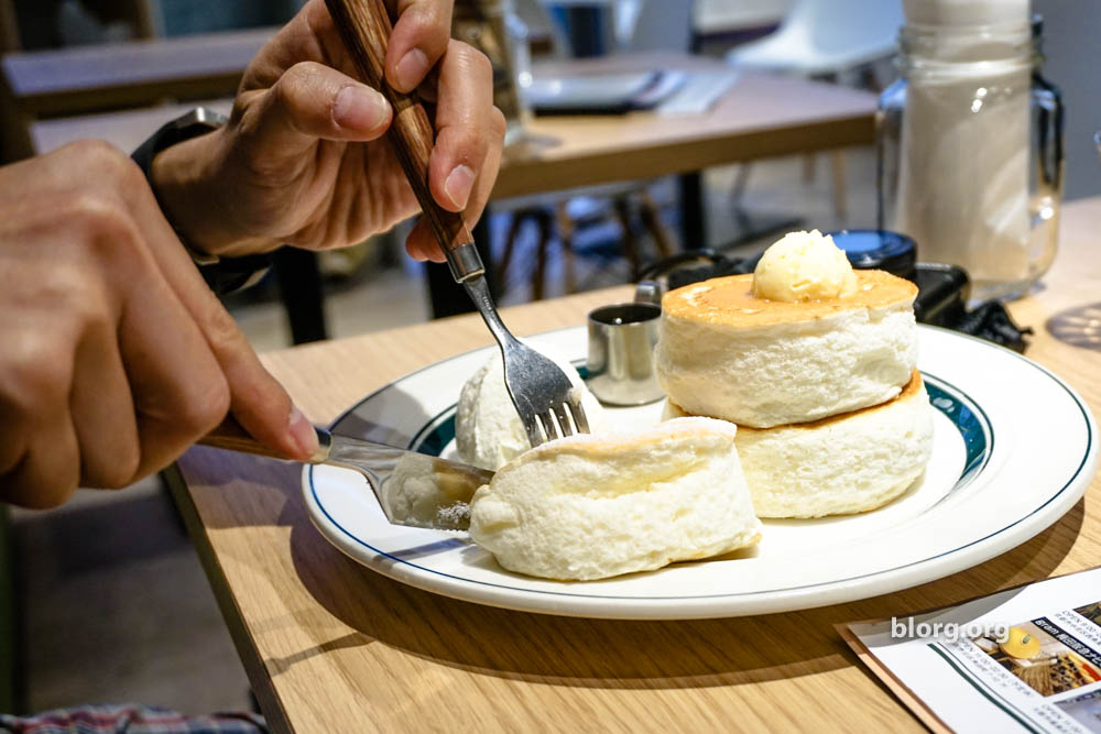 Cafe & Pancake Gram: Super Japanese Fluffy Pancakes | blorg